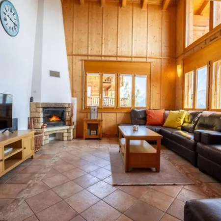 Chalet In With Mountain View *