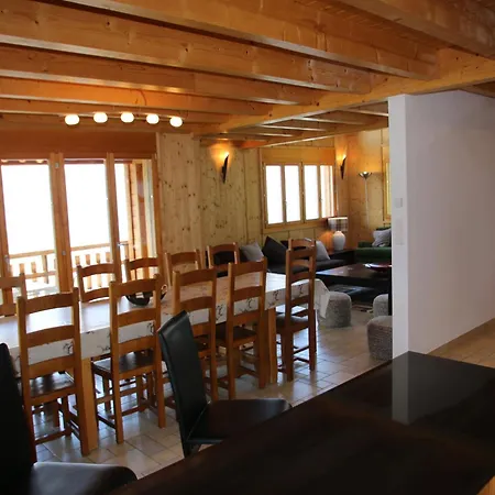 Chalet In With Mountain View *