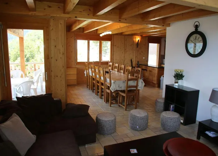 Chalet In With Mountain View
